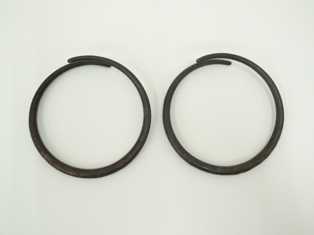  炭道具　寺西宗山造　銅流釜鐶（共箱）